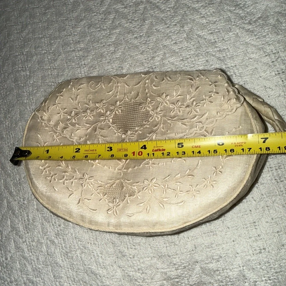 Vintage Cream Silk Linen Satin Clutch Purse Embroidered Floral Lace Petite